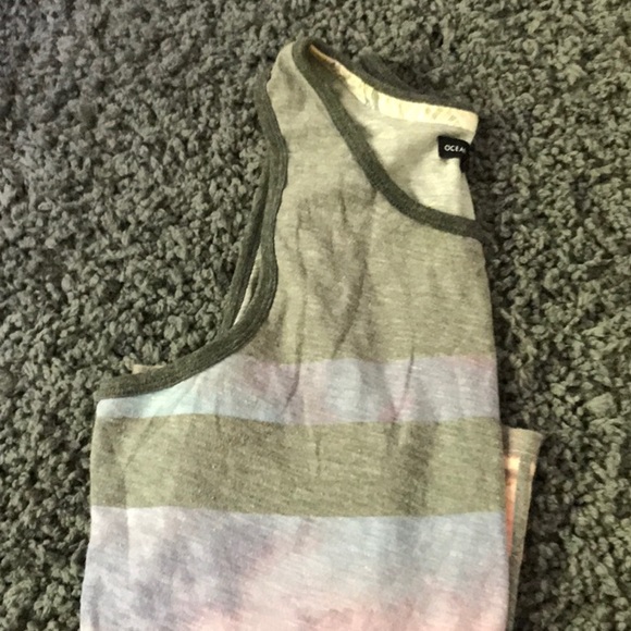 Tank tops - Picture 5 of 8